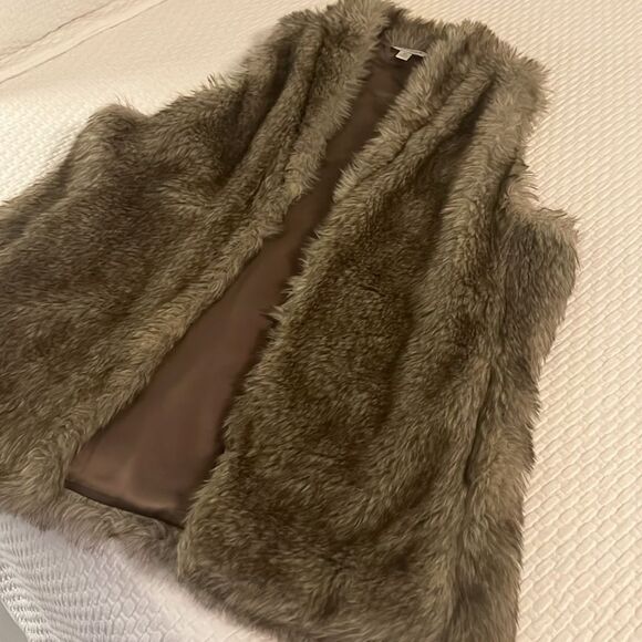 Charming Charlie Faux Fur Vest - Picture 1 of 2